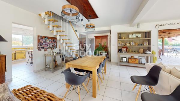 Demeure moderne, proche du lac, 6 chambres, piscine, garage, pas de travaux