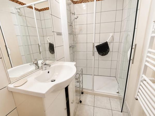 Immeuble dans Évaux-les-Bains