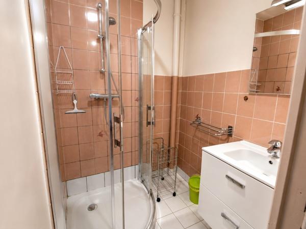 Immeuble dans Évaux-les-Bains