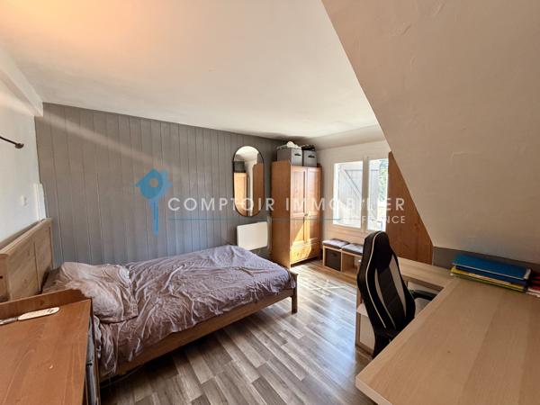 Villa
                                                                                                                                                                                                                                                                                                                        7 pièce(s)                                                                                                                                                                                                          4 chambre(s)                                                                                                                                                                                                          160  m²