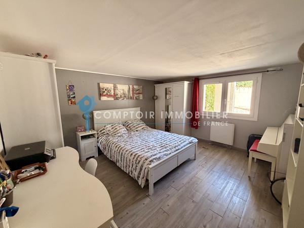 Villa
                                                                                                                                                                                                                                                                                                                        7 pièce(s)                                                                                                                                                                                                          4 chambre(s)                                                                                                                                                                                                          160  m²