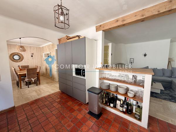 Villa
                                                                                                                                                                                                                                                                                                                        7 pièce(s)                                                                                                                                                                                                          4 chambre(s)                                                                                                                                                                                                          160  m²