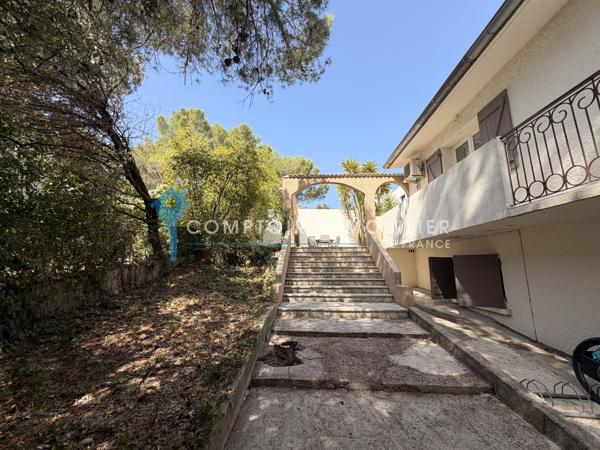 Villa
                                                                                                                                                                                                                                                                                                                        7 pièce(s)                                                                                                                                                                                                          4 chambre(s)                                                                                                                                                                                                          160  m²