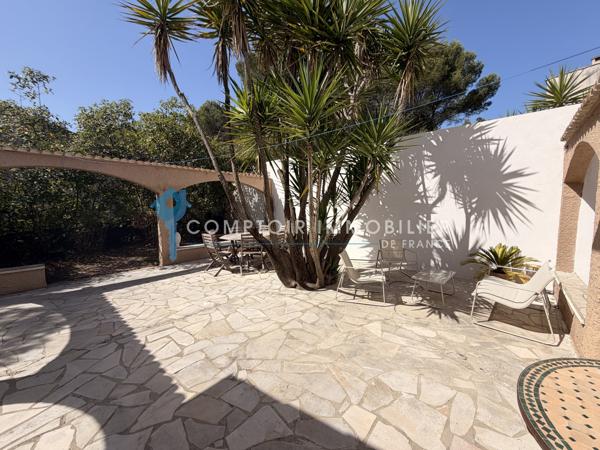 Villa
                                                                                                                                                                                                                                                                                                                        7 pièce(s)                                                                                                                                                                                                          4 chambre(s)                                                                                                                                                                                                          160  m²