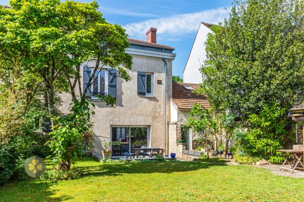 Maison
                                                                                                                                                                                                                                                                                                                        6 pièce(s)                                                                                                                                                                                                          4 chambre(s)                                                                                                                                                                                                          180  m²