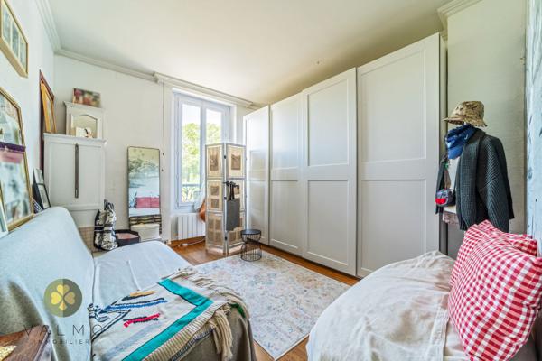Maison
                                                                                                                                                                                                                                                                                                                        6 pièce(s)                                                                                                                                                                                                          4 chambre(s)                                                                                                                                                                                                          180  m²