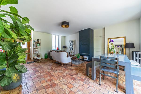 Maison
                                                                                                                                                                                                                                                                                                                        6 pièce(s)                                                                                                                                                                                                          4 chambre(s)                                                                                                                                                                                                          180  m²