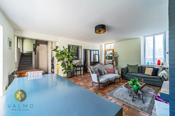 Maison
                                                                                                                                                                                                                                                                                                                        6 pièce(s)                                                                                                                                                                                                          4 chambre(s)                                                                                                                                                                                                          180  m²