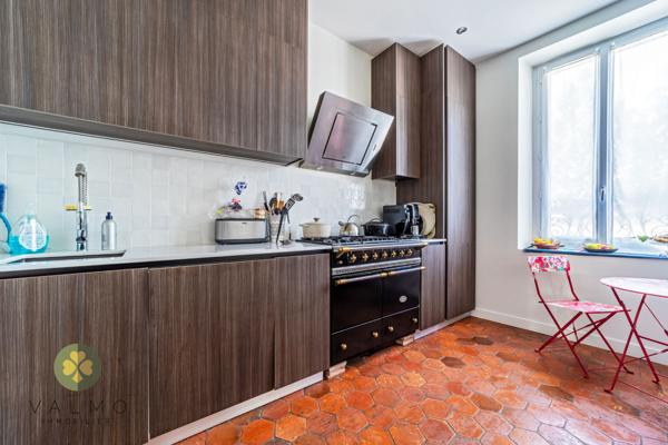 Maison
                                                                                                                                                                                                                                                                                                                        6 pièce(s)                                                                                                                                                                                                          4 chambre(s)                                                                                                                                                                                                          180  m²