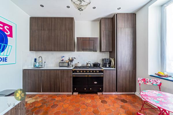 Maison
                                                                                                                                                                                                                                                                                                                        6 pièce(s)                                                                                                                                                                                                          4 chambre(s)                                                                                                                                                                                                          180  m²