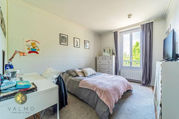 Maison
                                                                                                                                                                                                                                                                                                                        6 pièce(s)                                                                                                                                                                                                          4 chambre(s)                                                                                                                                                                                                          180  m²