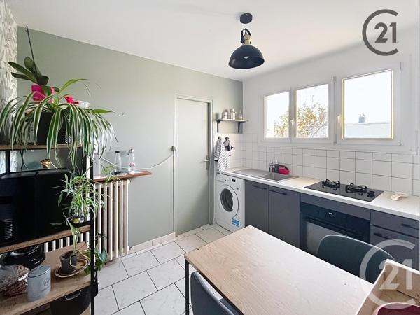 Appartement F4 à vendre  4 pièces - 67,57 m2 ST GEORGES SUR BAULCHE - 89