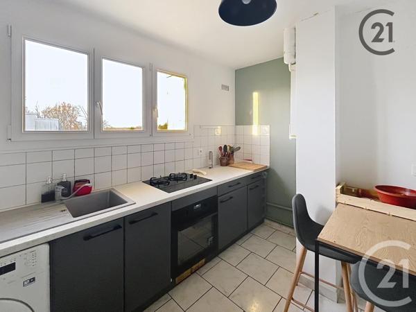 Appartement F4 à vendre  4 pièces - 67,57 m2 ST GEORGES SUR BAULCHE - 89
