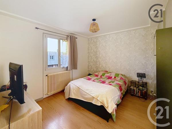 Appartement F4 à vendre  4 pièces - 67,57 m2 ST GEORGES SUR BAULCHE - 89