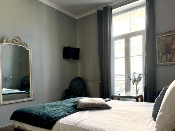 Acheter un bel immeuble en pierre rénové 268M2 à Bordeaux Gambetta/Pey Berland à usage mixte commercial pour partie et habitation