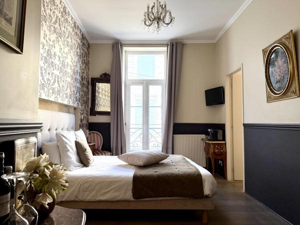 Acheter un bel immeuble en pierre rénové 268M2 à Bordeaux Gambetta/Pey Berland à usage mixte commercial pour partie et habitation