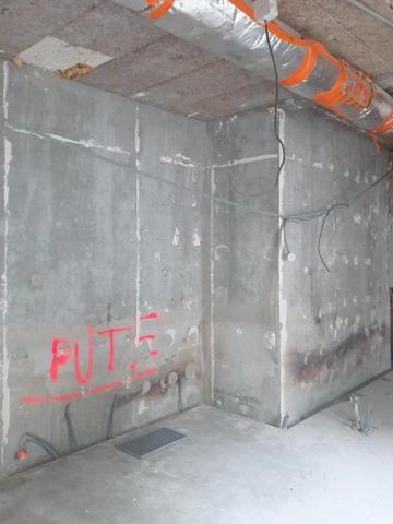 Belle affaire qui ne demande que sa réouverture et son exploitation. Bel emplacement, beaucoup de possibilités. Le prix indiqué est celui des murs commerciaux. Belle opportunité pour un couple de professionnels.