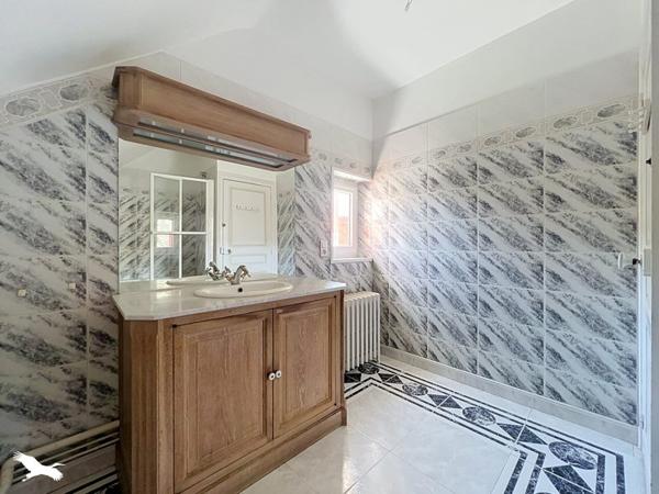 Maison à vendre 154 900 € Saint-Amand-Montrond 5 p 136 m² DPE E