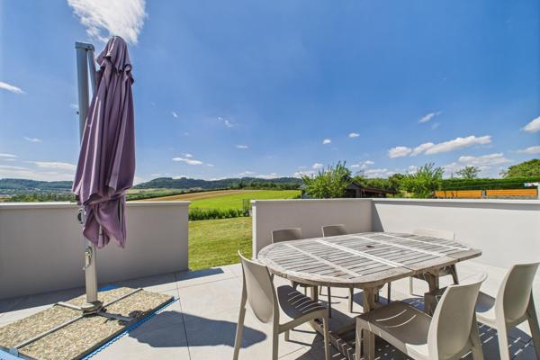Maison individuelle, 8 garages, jardin
