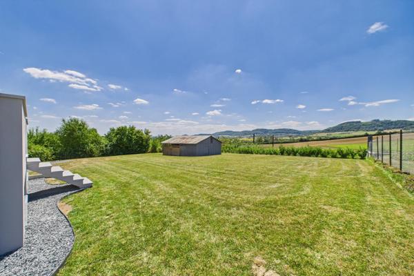 Maison individuelle, 8 garages, jardin