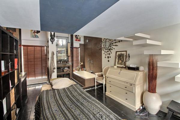 Maison familiale de caractère avec atelier d'artiste sous verrière et beaux volumes à Suresnes Carnot-Gambetta