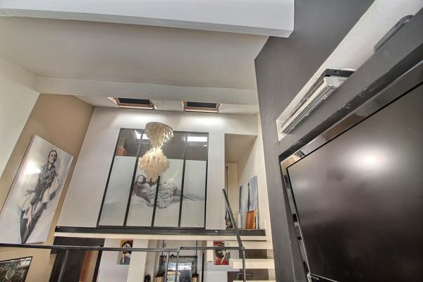 Maison familiale de caractère avec atelier d'artiste sous verrière et beaux volumes à Suresnes Carnot-Gambetta