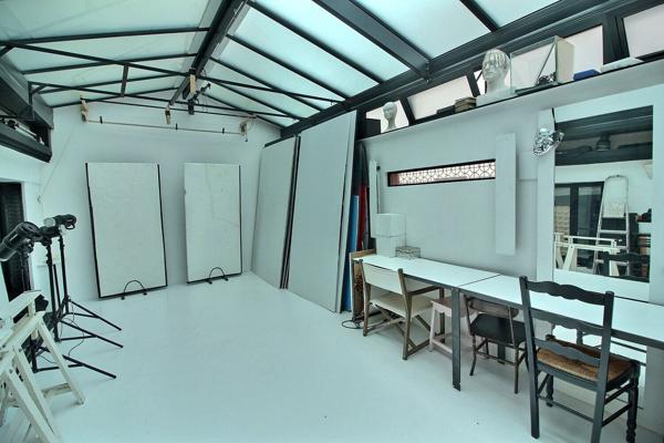 Maison familiale de caractère avec atelier d'artiste sous verrière et beaux volumes à Suresnes Carnot-Gambetta