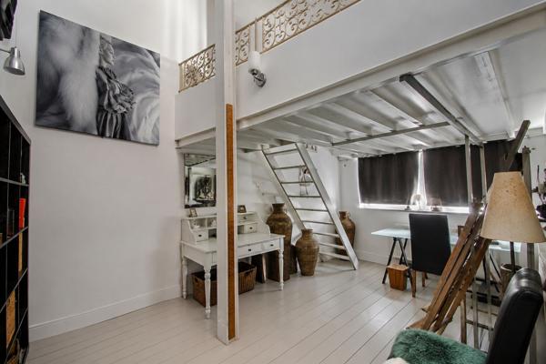 Maison familiale de caractère avec atelier d'artiste sous verrière et beaux volumes à Suresnes Carnot-Gambetta