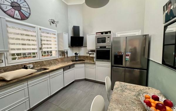 Vente Maison piscine annexes Beziers   