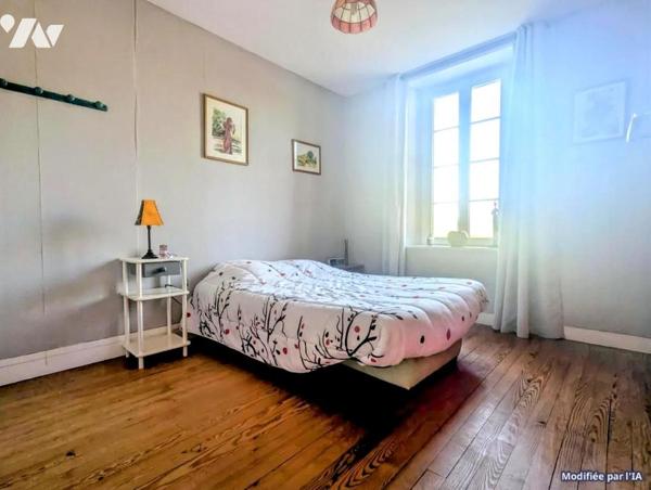 Maison d’habitation avec nombreuses dépendances sur terrain arboré avec mare