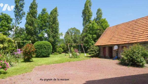 Maison d’habitation avec nombreuses dépendances sur terrain arboré avec mare