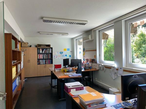 Chalon sur Saône, axe entrant sortant - Bureaux 222 m² avec parking - à louer