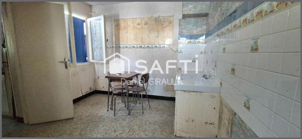 Centre de Saujon maison à rénover 109 m² sur un vaste terrain de 2288 m²