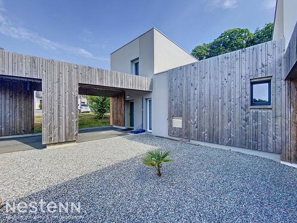 Maison contemporaine de 2020 sur Clohars-Carnoët avec vie de plain pied, 3 chambres, proche du bourg et des plages.