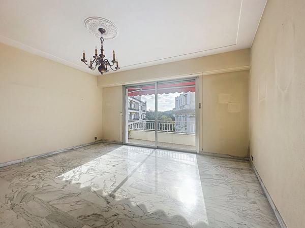Nice Bas Cimiez , 3 Pièces 83m² traversant avec terrasse