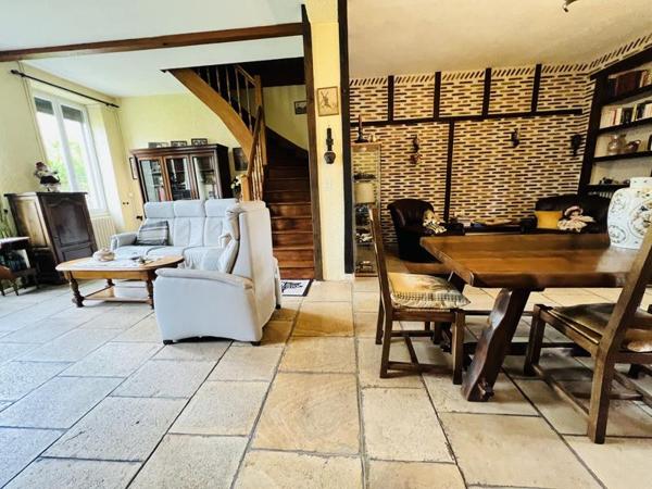 Maison à vendre 171 359 € La Celle 8 p 224 m² DPE D