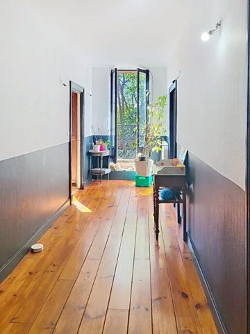 Coup de cœur pour les amoureux de l’ancien : volumes généreux, jardin arboré et potentiel rare.