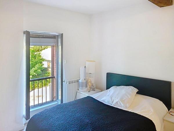 Coup de cœur pour les amoureux de l’ancien : volumes généreux, jardin arboré et potentiel rare.