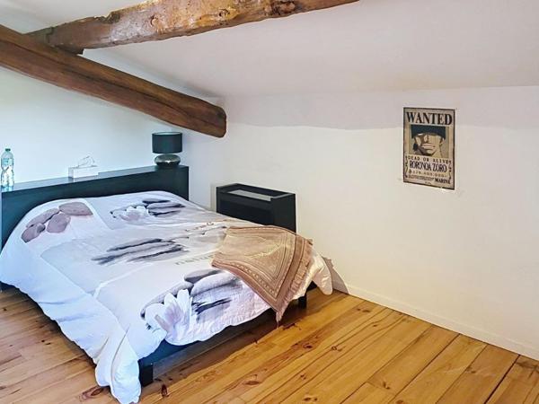 Coup de cœur pour les amoureux de l’ancien : volumes généreux, jardin arboré et potentiel rare.