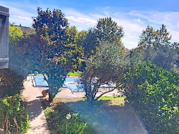 Coup de cœur pour les amoureux de l’ancien : volumes généreux, jardin arboré et potentiel rare.