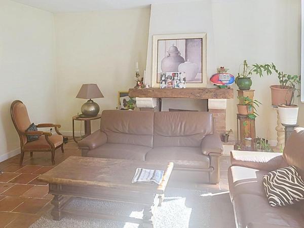 Coup de cœur pour les amoureux de l’ancien : volumes généreux, jardin arboré et potentiel rare.