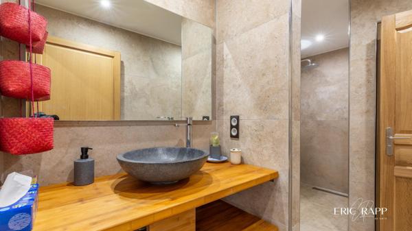 Superbe villa au calme offrant une vue dégagée