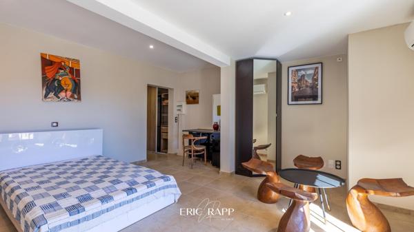 Superbe villa au calme offrant une vue dégagée