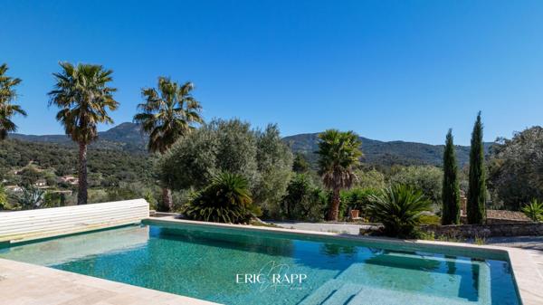 Superbe villa au calme offrant une vue dégagée