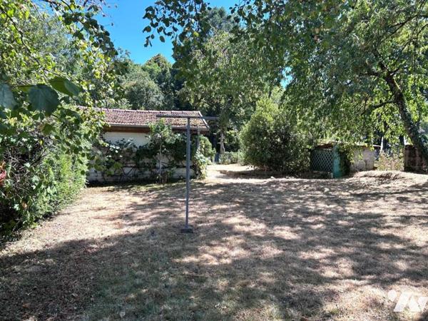 Maison de plain pied 3 chambres sur terrain de 13.5 ares à BREGILLE