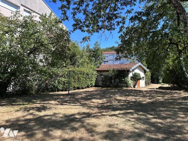 Maison de plain pied 3 chambres sur terrain de 13.5 ares à BREGILLE