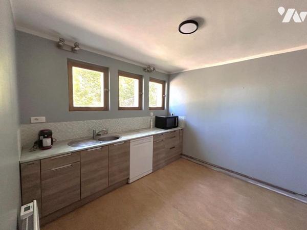 Maison de plain pied 3 chambres sur terrain de 13.5 ares à BREGILLE