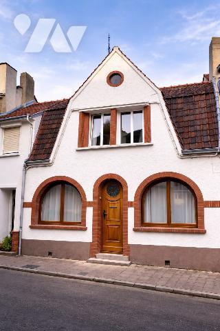 Nouveauté 
ETAPLES Cœur de centre ville 
Maison 119 m2  7 chambres avec cour