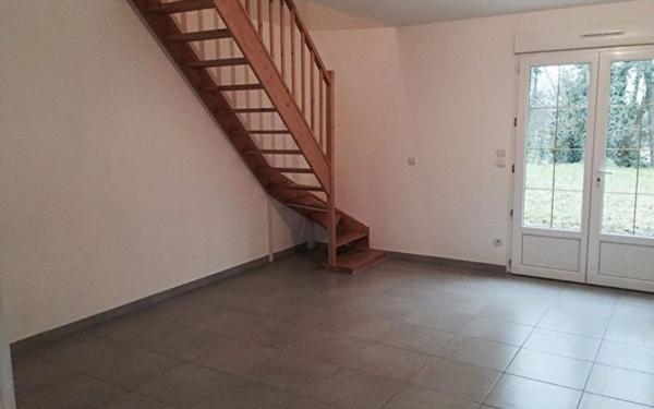Maison à louer    3 pièces •  Saint-Aignan-le-Jaillard