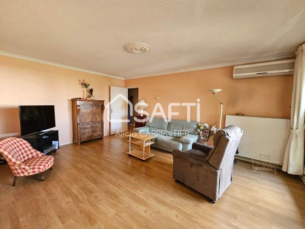 Spacieux appartement avec 2 places de parking privative, à proximité immédiate des commodités et du tram D